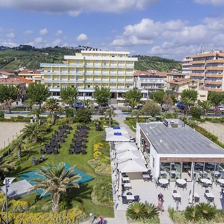 אלבה אדריאטיקה Hotel Atlas מראה חיצוני תמונה