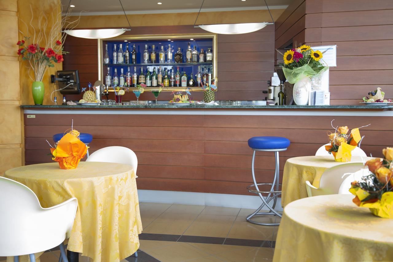 אלבה אדריאטיקה Hotel Atlas מראה חיצוני תמונה