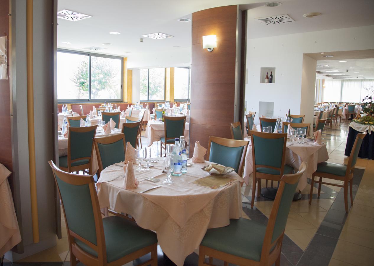 אלבה אדריאטיקה Hotel Atlas מראה חיצוני תמונה
