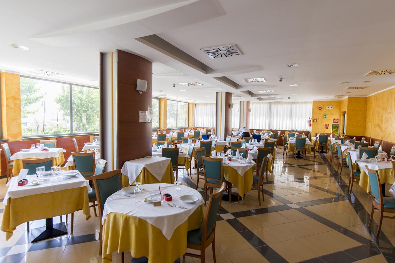 אלבה אדריאטיקה Hotel Atlas מראה חיצוני תמונה