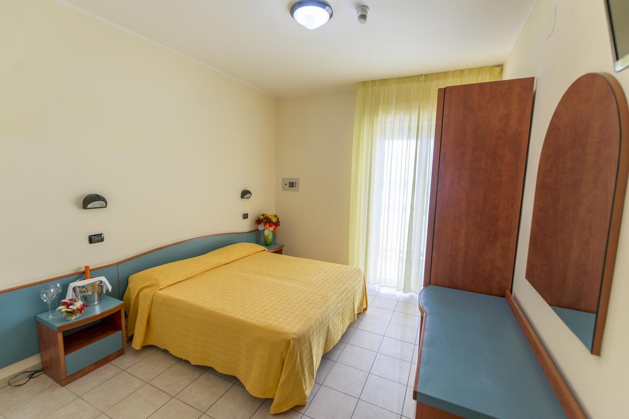 אלבה אדריאטיקה Hotel Atlas מראה חיצוני תמונה