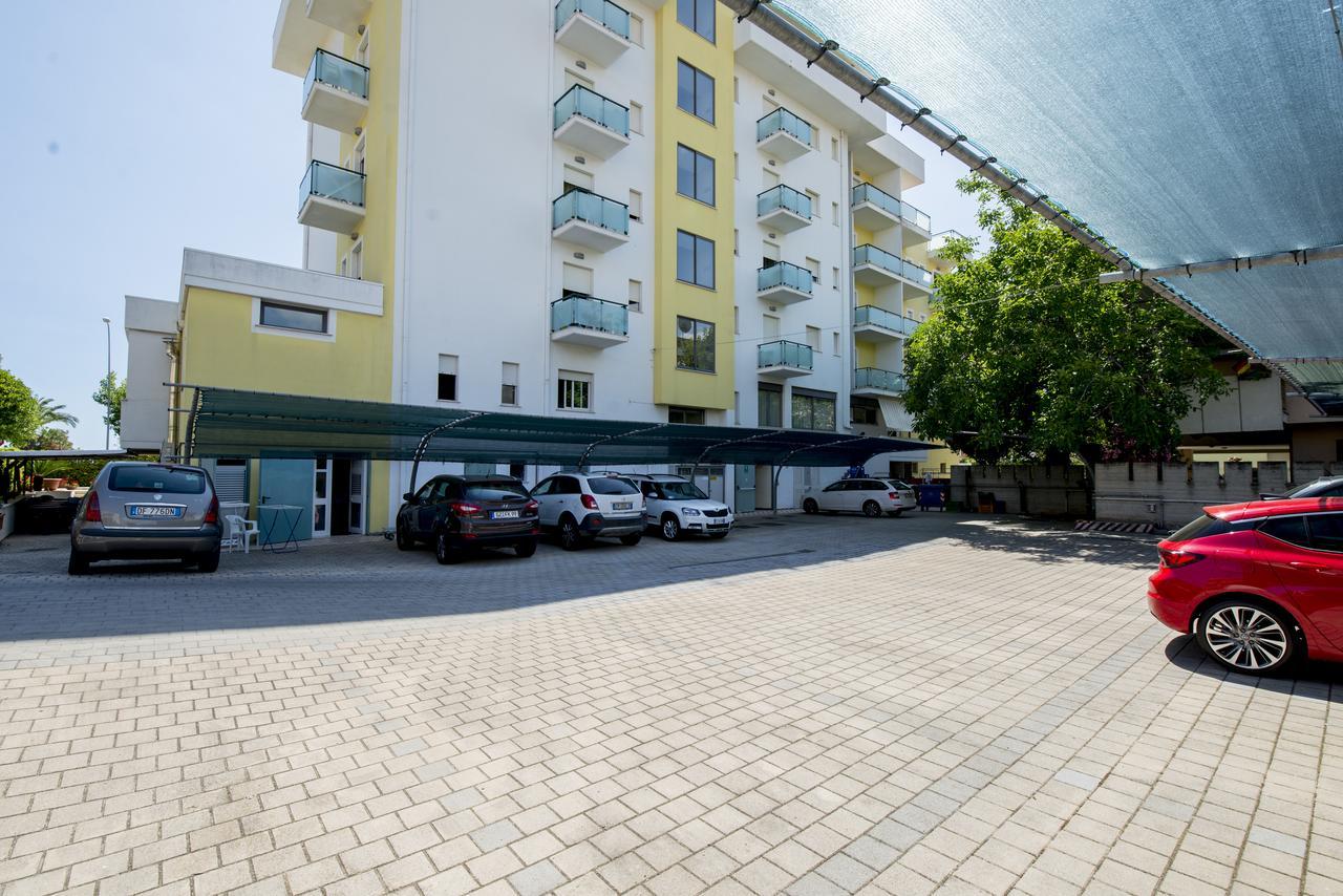 אלבה אדריאטיקה Hotel Atlas מראה חיצוני תמונה
